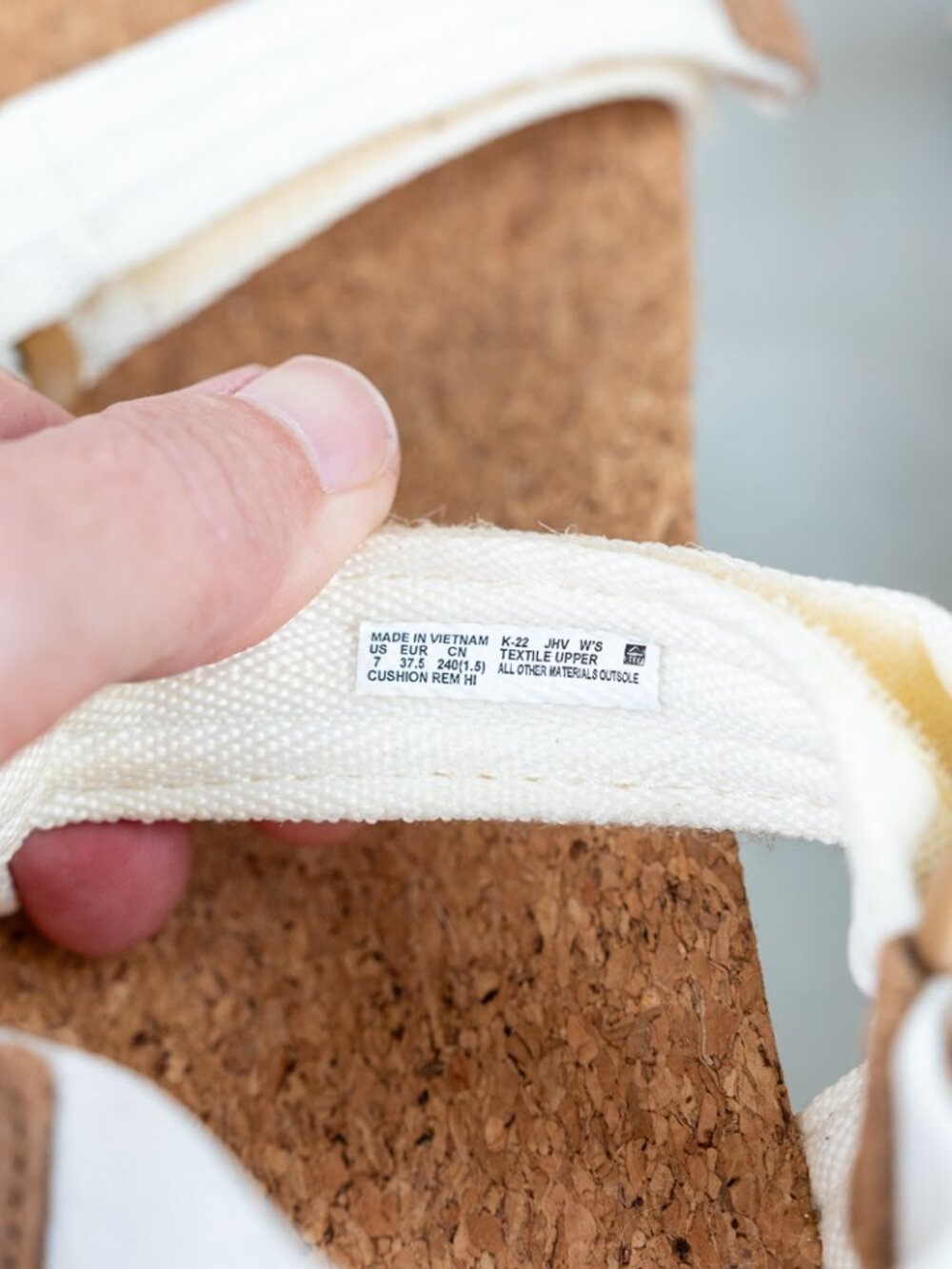 NWOT Reef Cushion Rem Hi White Size 7 - Picture 5 of 7